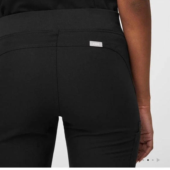 Figs Black Kade scrub Cargo pants size Large tall. NWT. - Picture 6 of 6